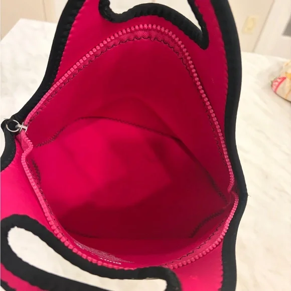 Elegant Black and Cream Floral Lunch Bag - Picture 3 of 5